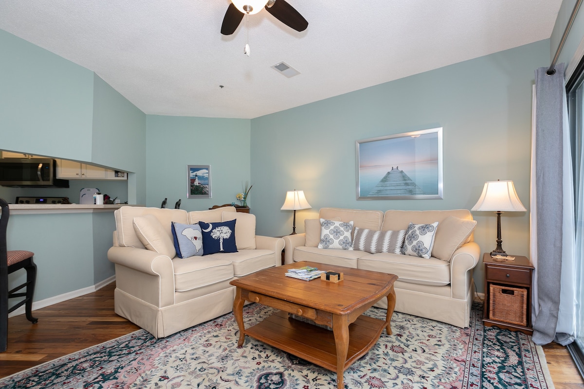 Pet Friendly Beach Life Villa  2 bed 2 & one half baths