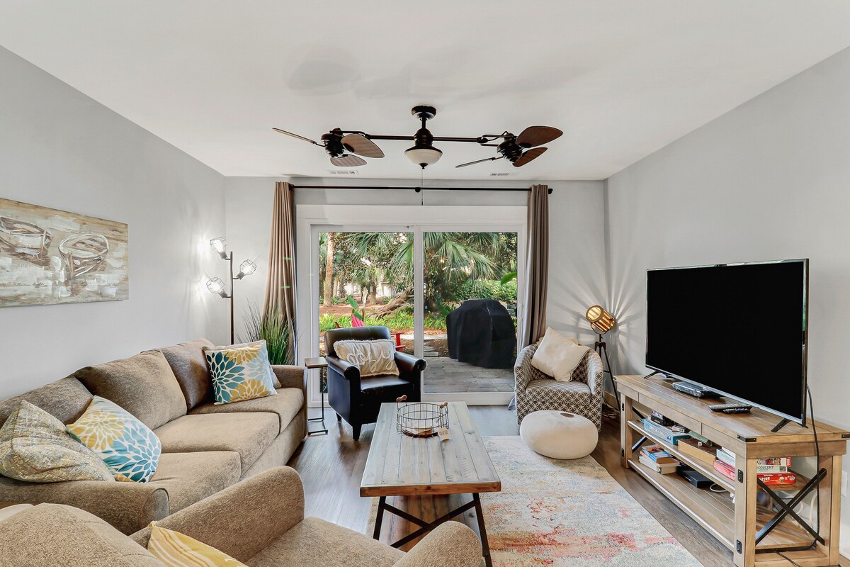 EZ Beach Access - 2 Bed 2 and one half Bath 23 Coligny Villa